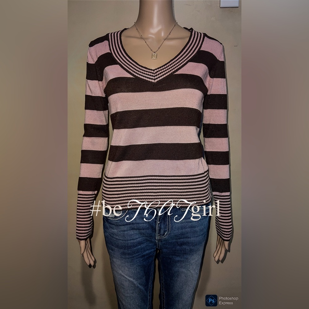 V Neck Striped Knit Top